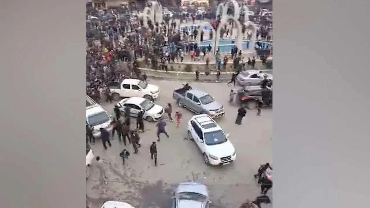 Rakkalılar Teröristleri Taşlayarak Kovdu