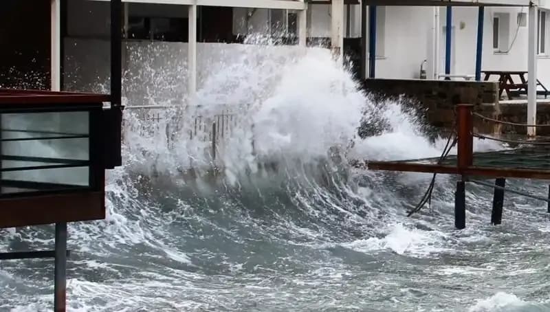 Ege Denizi'nde Fırtına Uyarısı: Tatilciler ve Balıkçılar Dikkat!