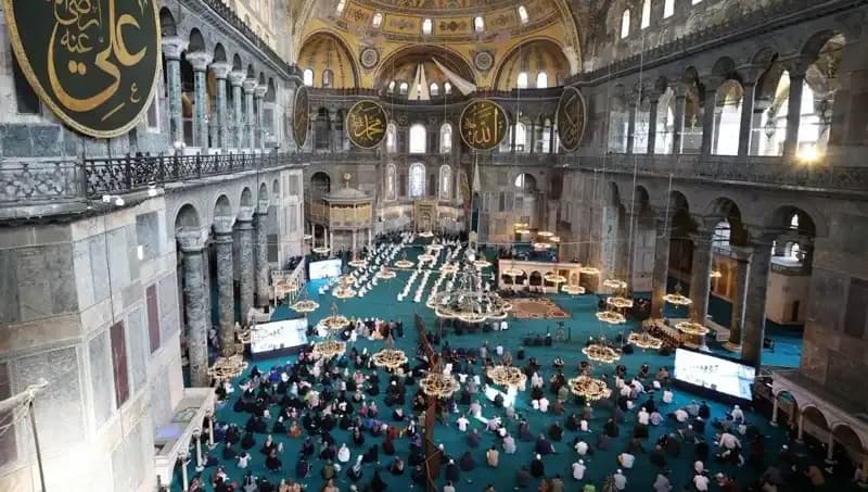 Ayasofya'nın Kapısını Kıran Sanığa Hapis Cezası Verildi: Mahkeme Kararını Açıkladı