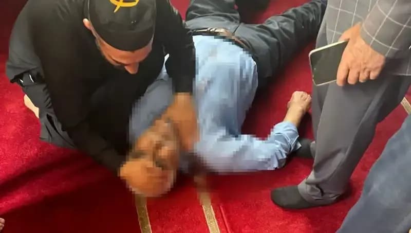 Camide Namaz Kılarken Bıçaklanan Şahıs Hayatını Kaybetti: Olayın Ayrıntıları Neler?