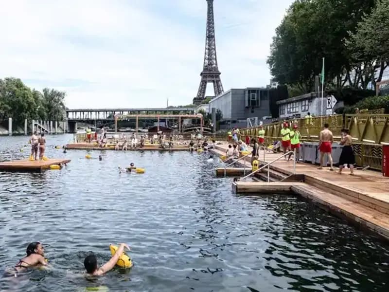 Fransa'da 102 Yıl Aradan Sonra Seine Nehri Yüzmeye Açıldı!