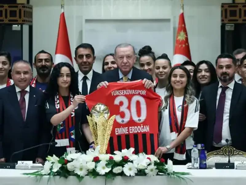 Cumhurbaşkanı Erdoğan, Yüksekovaspor Kadın Futbol Takımı'nı Kabul Etti: Sporun Gücü