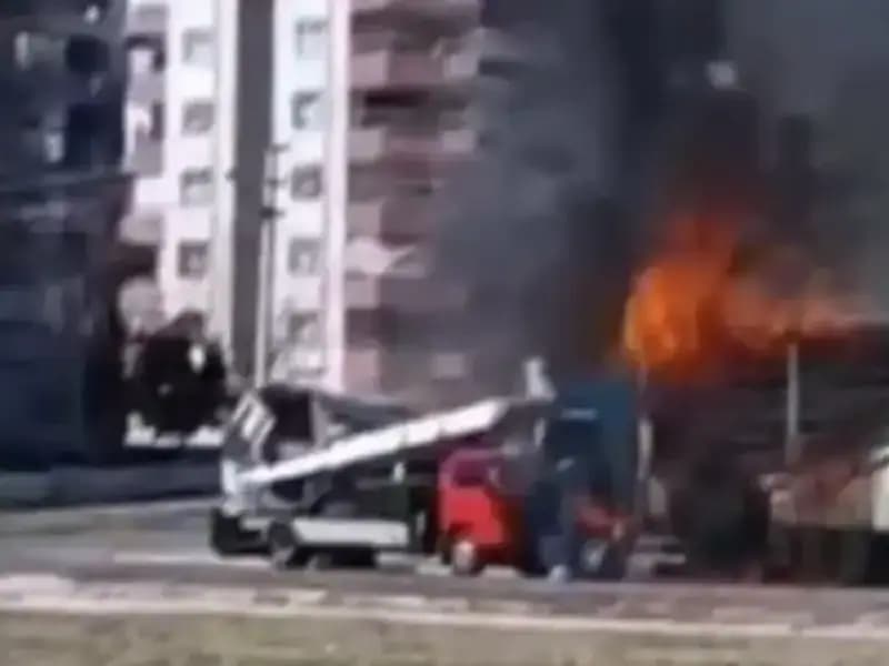 Alev Alev Yanan TIR, Yangınla Küllere Dönüştü – Şoke Eden Görüntüler