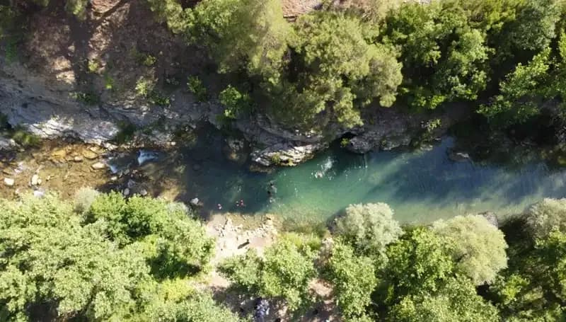 Adana’da Sıcak Havadan Kaçış: Yaylacılar Doğal Sularla Serinliyor