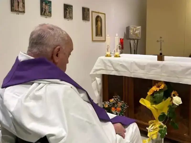 Vatikan'dan Şaşırtan Açıklama: Papa Artık Kendi Başına Nefes Alabiliyor!