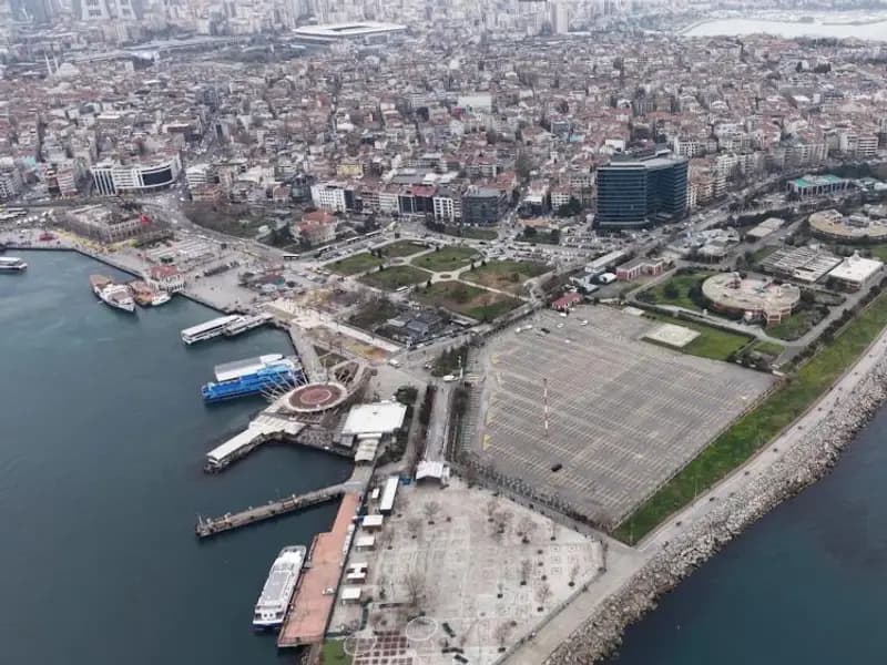 Kadıköy Rıhtım Meydanı'na Cami Projesi İçin Otopark Tahliyesi