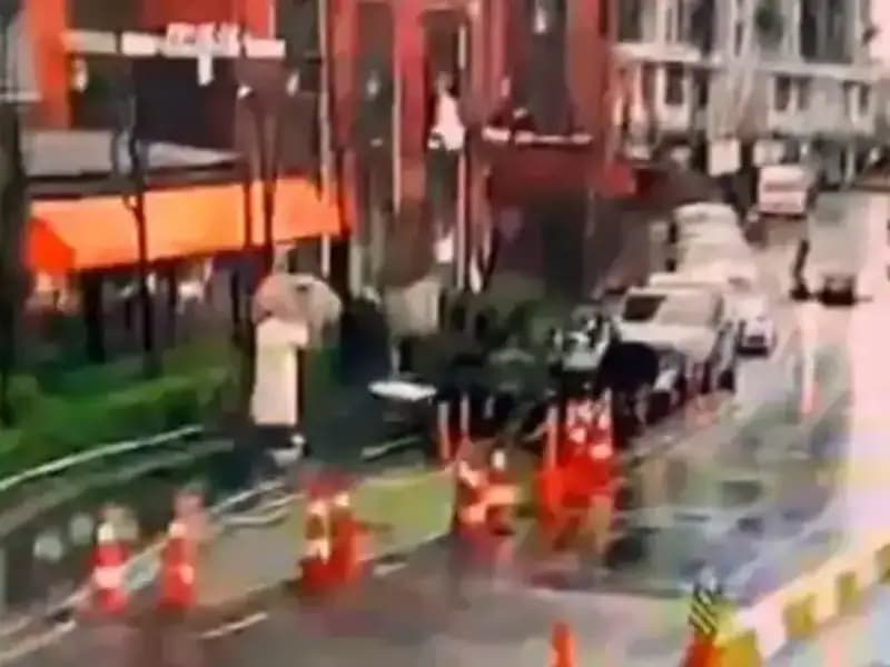 İstanbul'da Fırtına Esnasında Tabelanın Devrilmesiyle Bir Kişi Hayatını Kaybetti