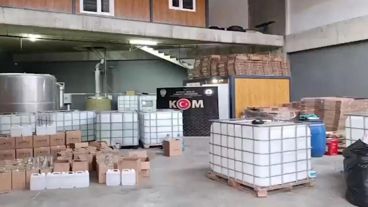 Türkiye genelinde düzenlenen çengel operasyonlarında 137 bin litre sahte alkol ele geçirildi