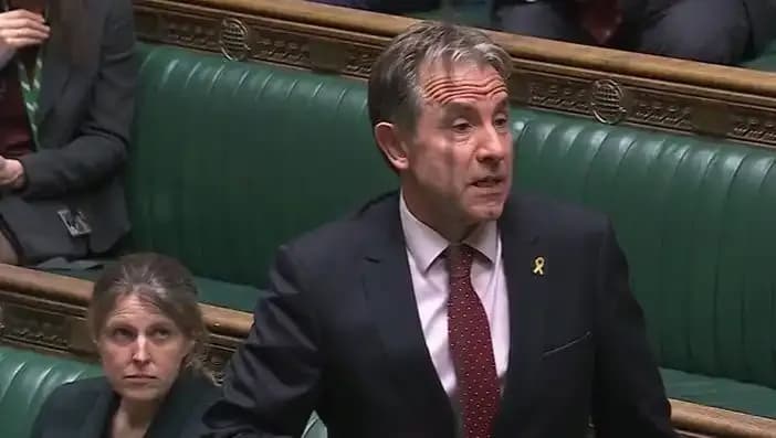 İngiliz Vekil Hakkında Şok Çocuk İstismarı İddiaları ve Gözaltı Süreci