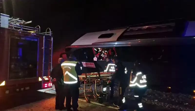 Festival Sonrası Dönüşte Otobüs Kazası: 23 Kişi Yaralandı