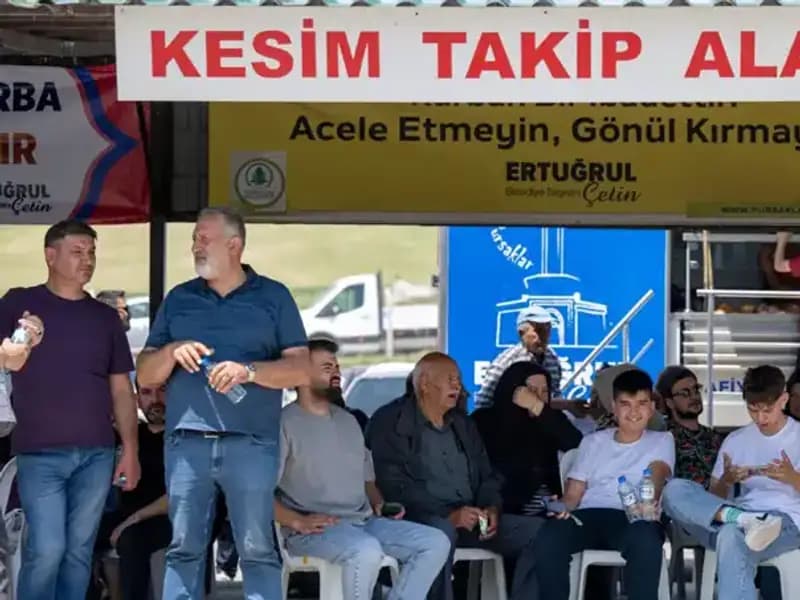 Ankara Kurban Pazarı'nda Yoğunluk: Alıcılar ve Satıcılar Hareketli Zamanlar Geçiriyor