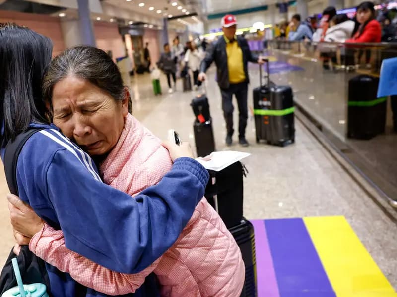 Ortadoğu'da Savaş Nedeniyle Mahsur Kalan Turistler Bağış Topluyor