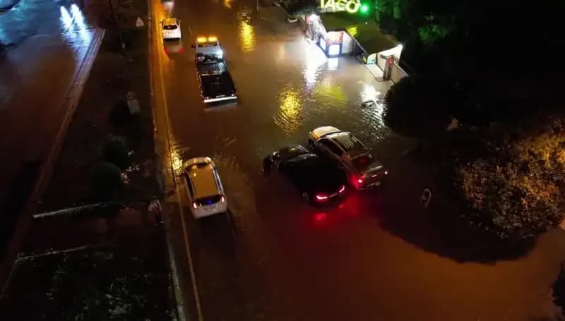 Adana'da Yağmur Alarmı: Cadde ve Sokaklar Sular Altında Kaldı