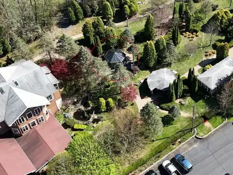 FETÖ Elebaşı'nın Mezarı Camlarla Çevrildi: Miras ve Vasiyet Krizi Ortaya Çıktı