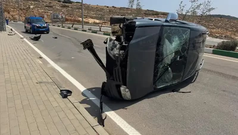 Kilis'te Ticari Araç Devrildi: Kazada 4 Kişi Yaralandı!