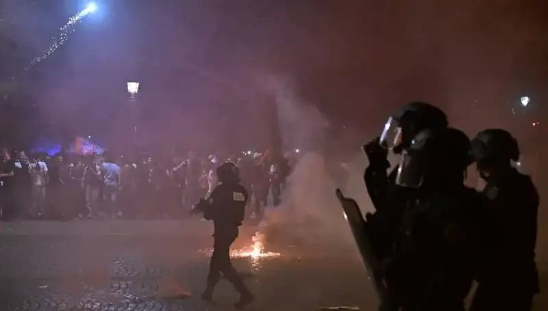 PSG’nin Şampiyonluğu Fransa Sokaklarını Bayram Yerine Çevirdi!