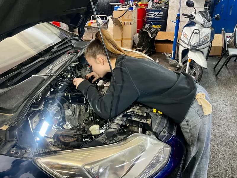 17 Yaşındaki Selen Tıraşoğlu, Sanayide Kadın Devrimini Başlattı