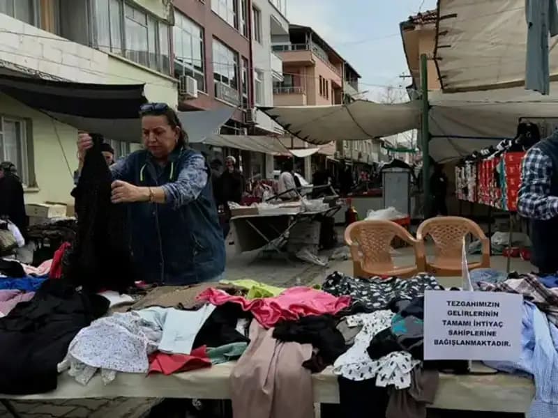 Pazar Tezgahında İyilik: İhtiyaç Sahiplerine Ücretsiz Destek