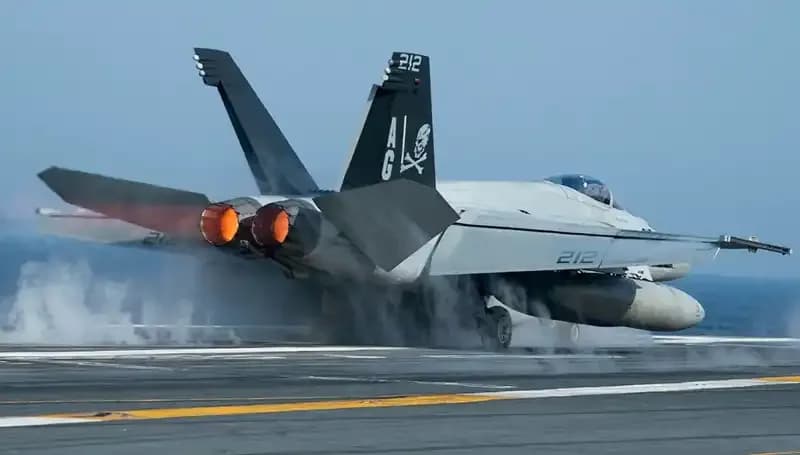 ABD, İkinci 60 Milyon Dolarlık Uçağı Denize Düşürdü: Nedenleri ve Sonrası