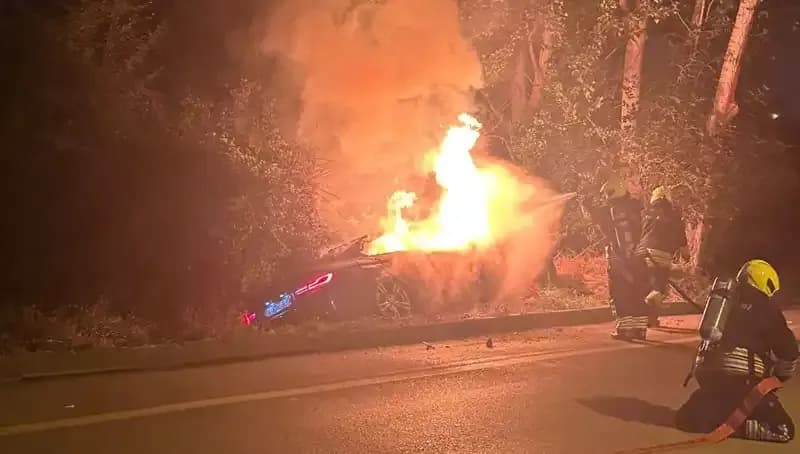 Kaza Sonrası Alev Alan Otomobilin Dramı ve Kurtarma Çabaları