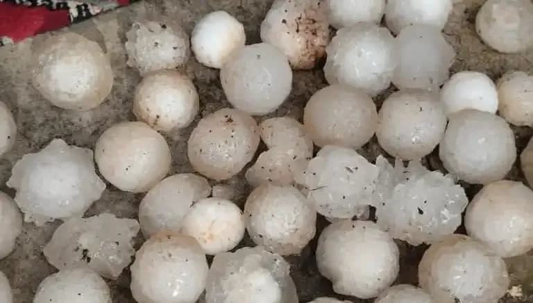 Şanlıurfa'da Beklenmedik Hava Olayı: Kar Topu Büyüklüğünde Dolu Yağışı