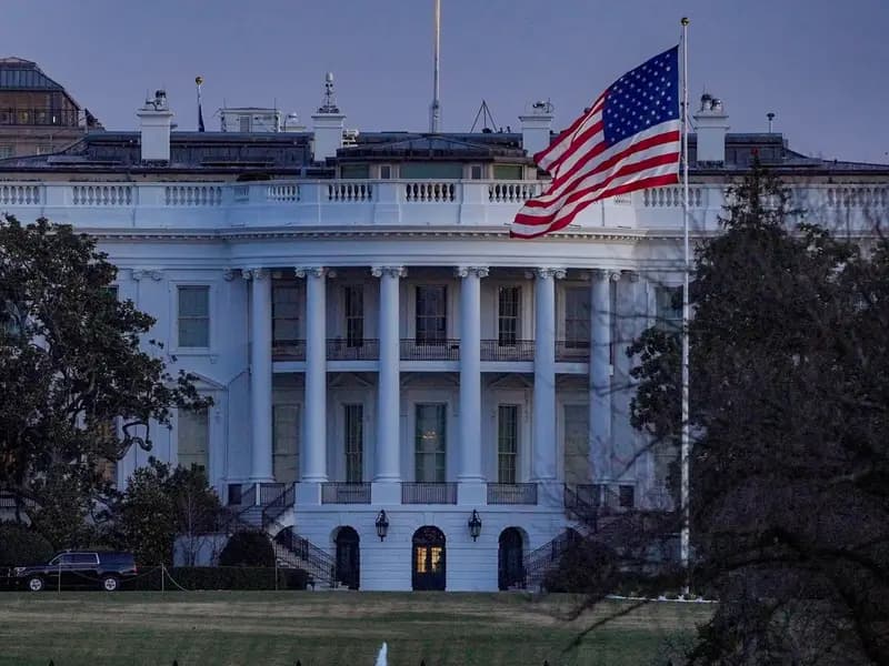 Beyaz Saray'da Güvenlik Krizi: Araç Bariyerleri Aştı