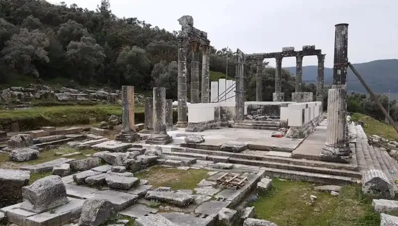 Zeus Tapınağı’nda Tarihi Restorasyon Çalışmaları Hız Kesmeden Devam Ediyor