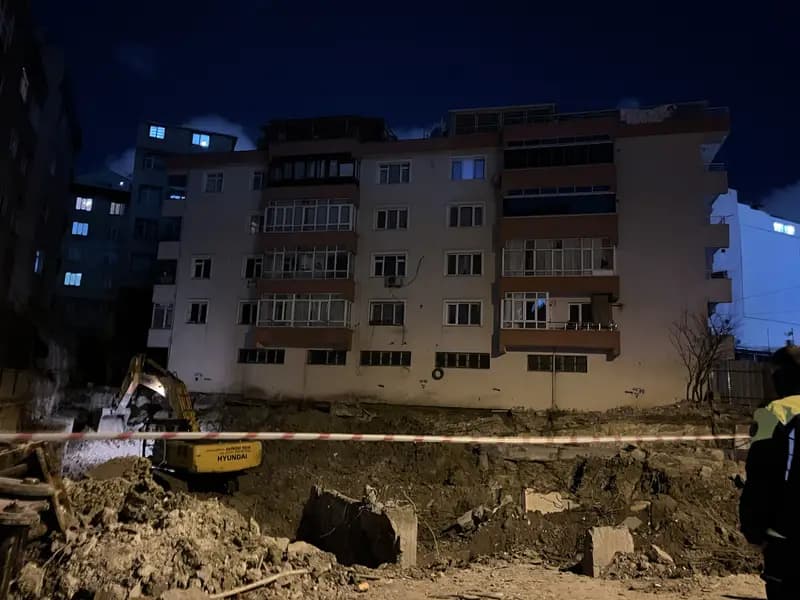 Bahçelievler'de Çökme Riski Olan 5 Katlı Bina Tahliye Edildi