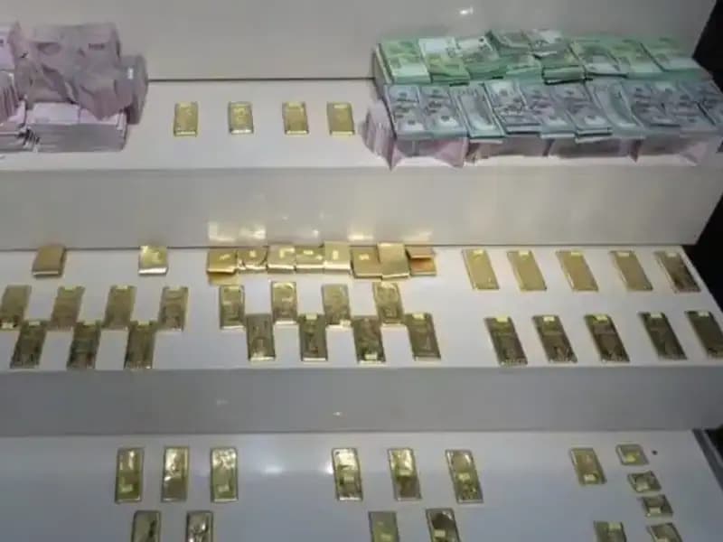 Van Havalimanı'nda Kaçak Altın ve Para Operasyonu: Yetkililer Açıklama Yaptı