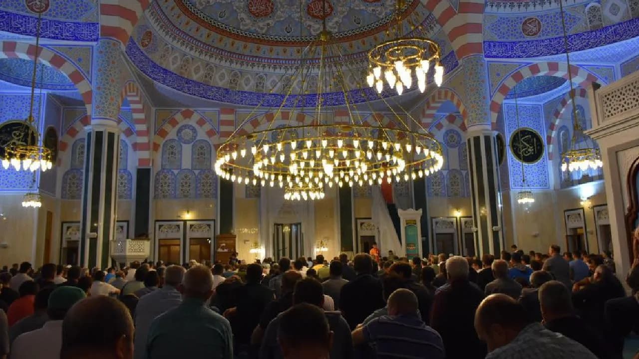 Regaib Kandili Coşkusu Bugün Kutlanıyor