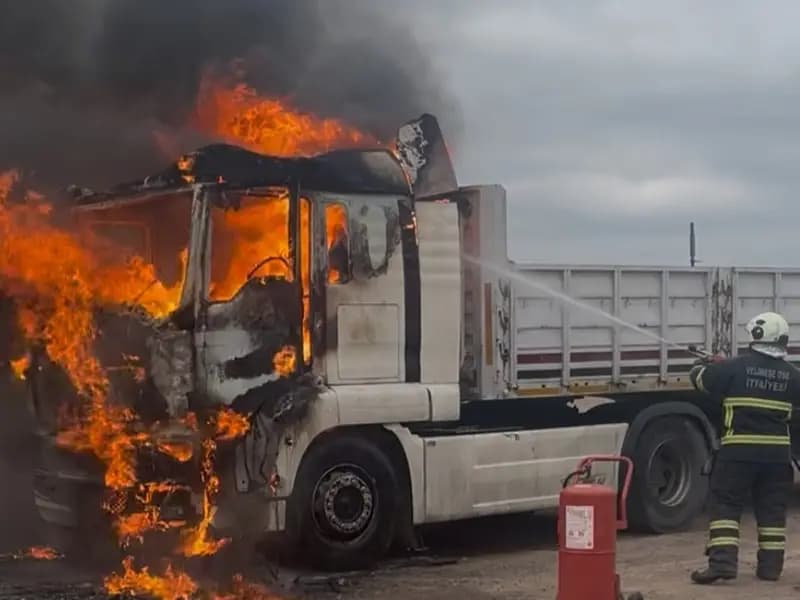 Tekirdağ'da Park Halindeki Tır Alev Alev Yandı