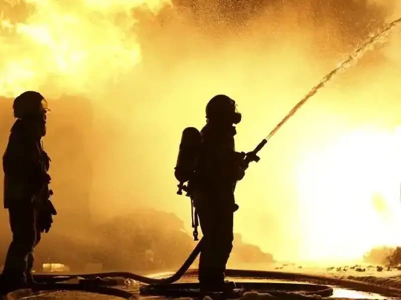 Mobilya Atölyesinde Yangın: Alevler Mangal Kömürüne Sıçradı, Panik Ortamı Yaratıldı