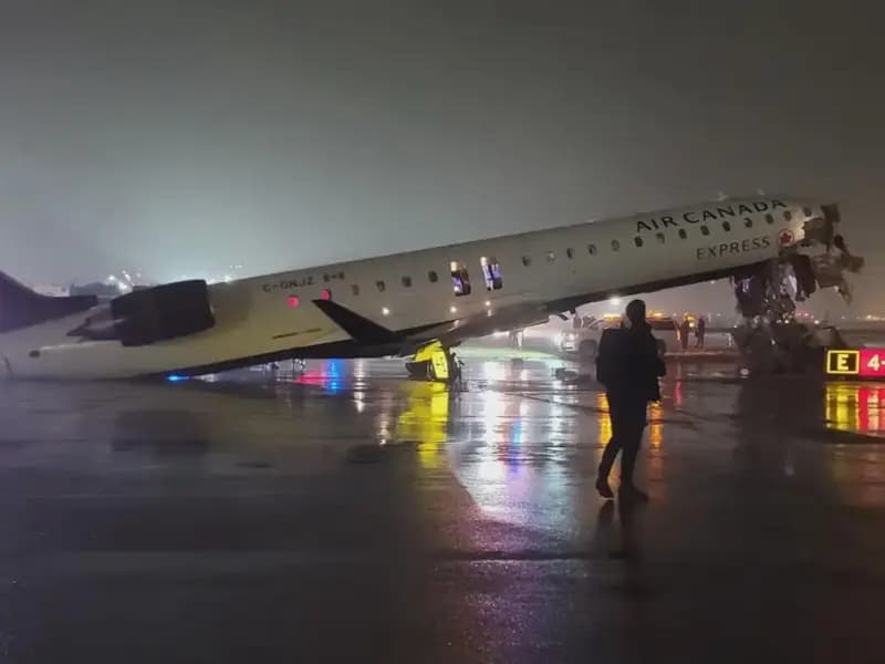 ABD'de Havaalanında Uçak ve İtfaiye Aracı Çarpıştı: 2 Ölü