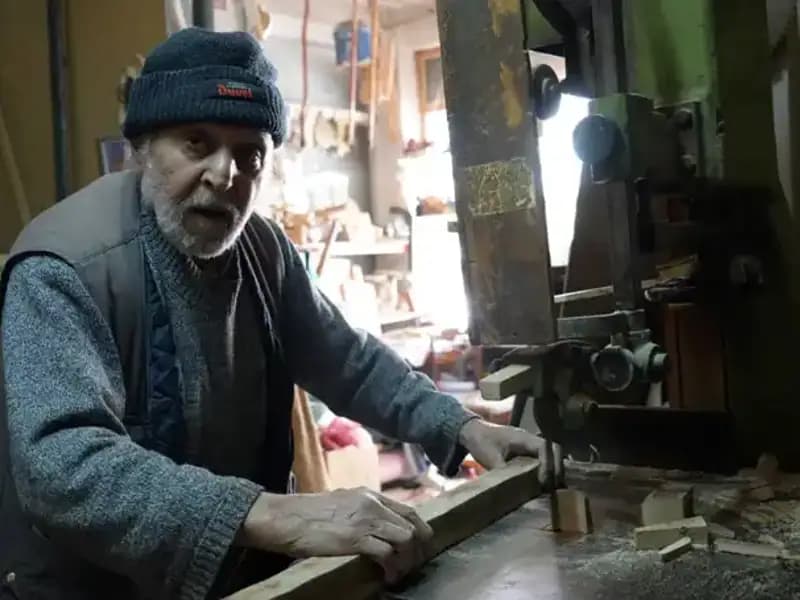 87 Yaşında Hayallerinin Peşinden Koşan Usta: El Emeğiyle Geçmişi Yaşatıyor