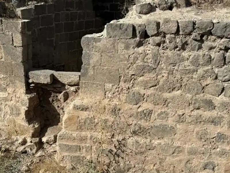 Diyarbakır'da Saint George Kilisesi'ne Ait Tarihi Kitabe, Hamam İddialarını Çürütüyor