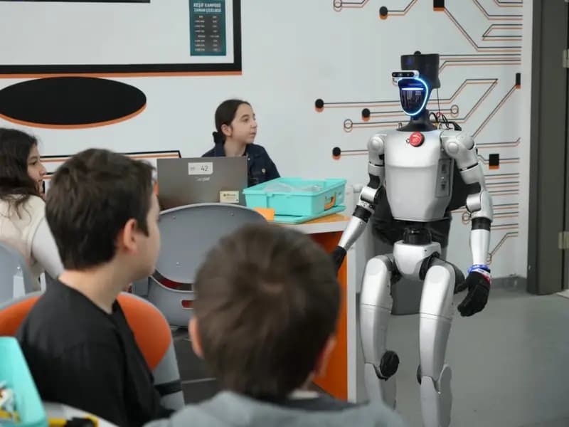 Türkiye'nin İlk Nüfus Kaydı Yapılan Robotu Eğitime Başladı
