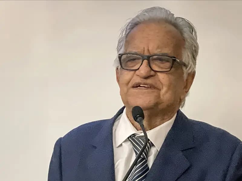 Tıp ve Edebiyat Dünyasının Duayeni Hatemi Hayatını Kaybetti