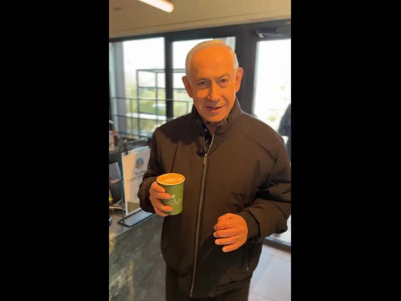 Netanyahu, "ölüm" iddialarına sosyal medyadan yanıt verdi