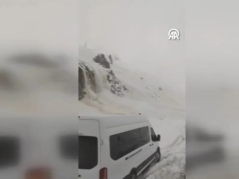 Şırnak-Hakkari kara yolunda çığ düşmesi nedeniyle kapandı