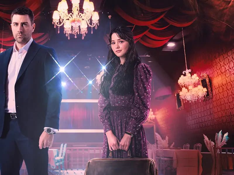 Çirkin Dizisinin Afişi Yayınlandı: Heyecan Dorukta