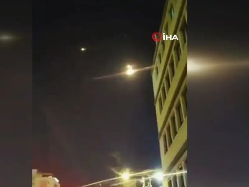 İran'dan İsrail'e Üç Dalga Füze Saldırısı Gerçekleşti