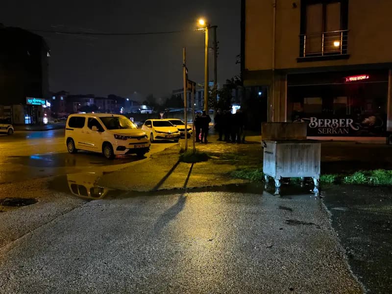 Düzce'de 14 Yaşındaki Çocuk Otobüs Durağında Öldürüldü
