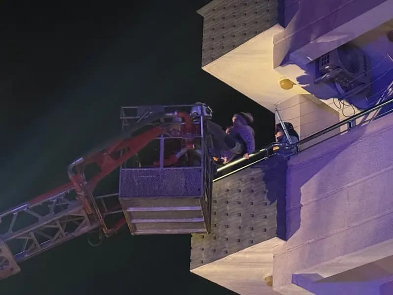 Hatay'da Apartmanda Yangın: 30 Kişi İtfaiye Tarafından Kurtarıldı