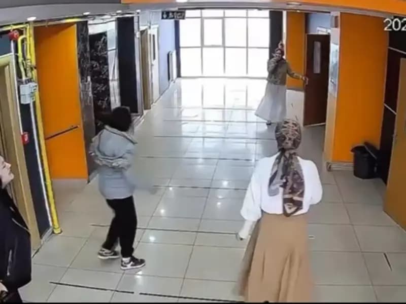 Van'da 5.2 Büyüklüğündeki Deprem Dershanede Panik Yarattı