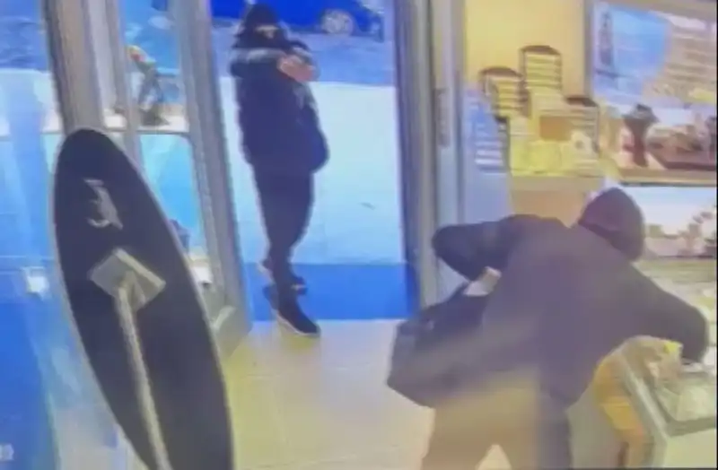 Ümraniye'de Soygun Girişimi: Maskeli Hırsızların Sıra Dışı Planı