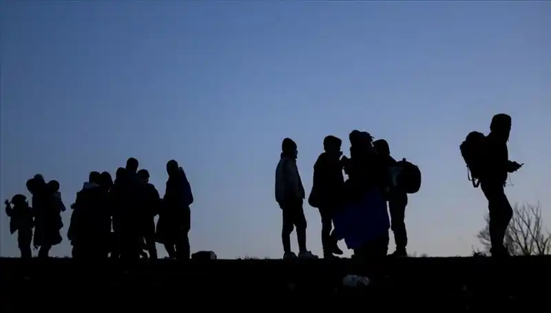 Kırklareli'nde 13 Düzensiz Göçmen Ele Geçirildi: Sınır Güvenliği Artıyor!