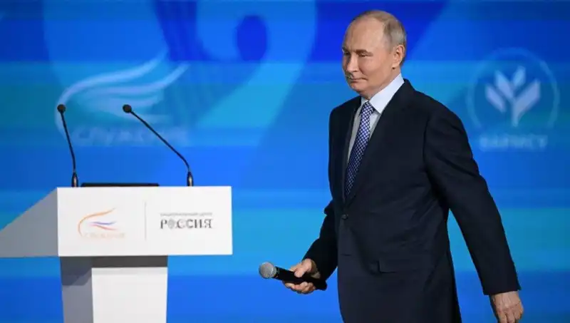 Rusya'da Yabancı Ajan Yasası: Putin'den Yeni Dönem Adımı