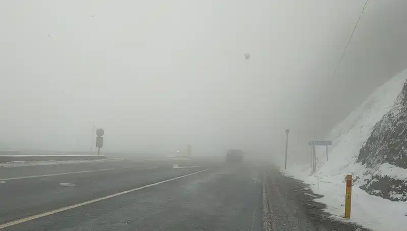Bolu Dağı'nda Kar ve Sis Nedenlerle Ulaşım Zorlaşıyor