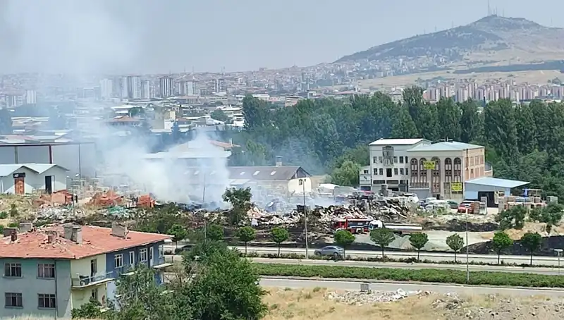 Otluk Alandaki Yangın: Depo Alev Alev Yanarak Kül Oldu!