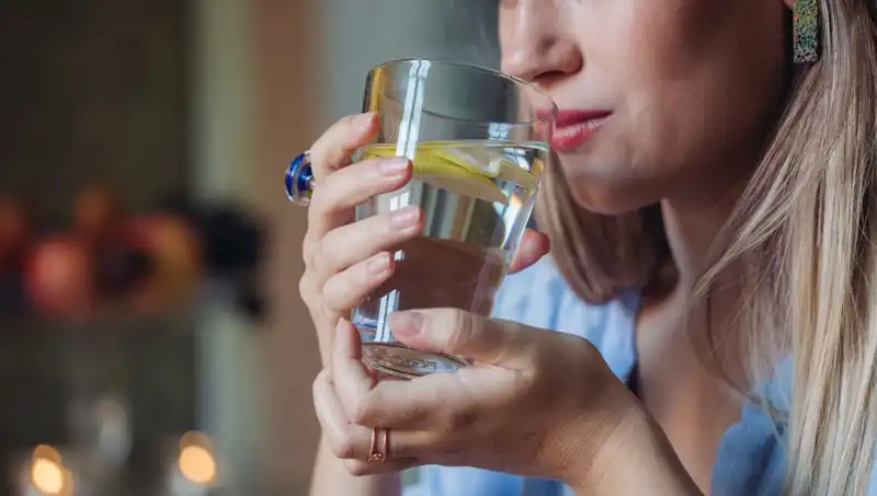 Aç Karnına 1 Litre Su İçmenin Bilinmeyen Faydaları ve Etkileri